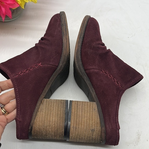 Bearpaw Wine Colored heeled suede slip on mule Size 10 CM4702E - Picture 8 of 9